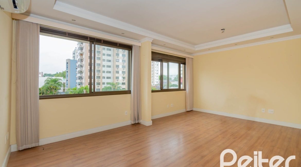 Apartamento à venda com 70m², 2 dormitórios, 1 suíte, 1 vaga, no bairro Menino Deus em Porto Alegre