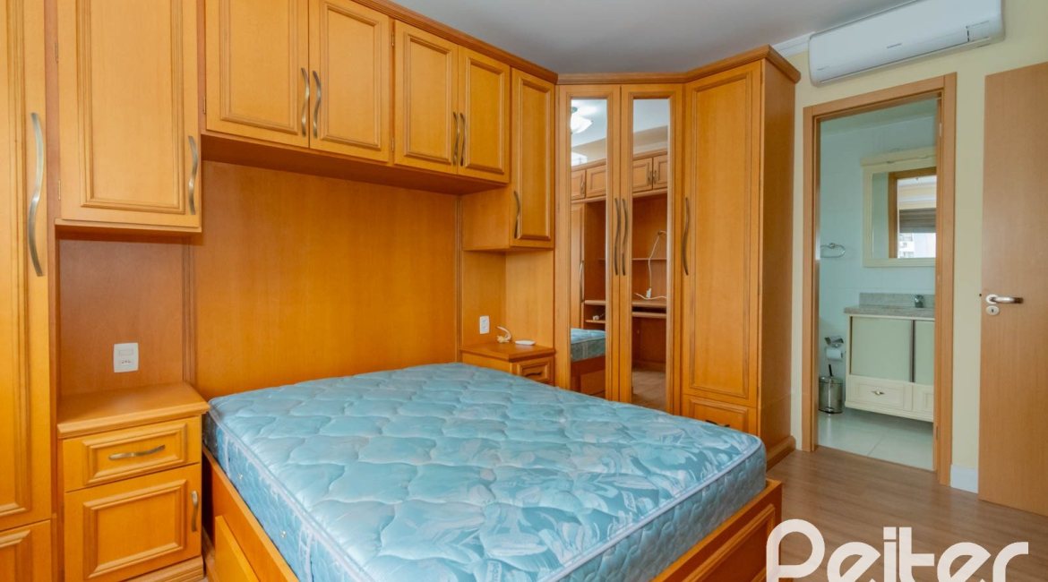 Apartamento à venda com 70m², 2 dormitórios, 1 suíte, 1 vaga, no bairro Menino Deus em Porto Alegre