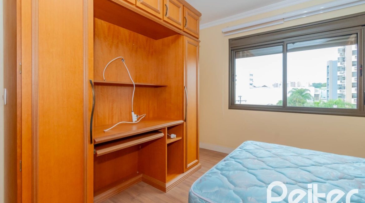 Apartamento à venda com 70m², 2 dormitórios, 1 suíte, 1 vaga, no bairro Menino Deus em Porto Alegre