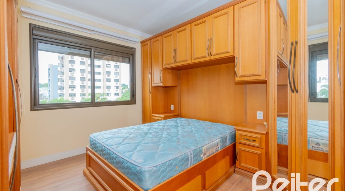 Apartamento à venda com 70m², 2 dormitórios, 1 suíte, 1 vaga, no bairro Menino Deus em Porto Alegre
