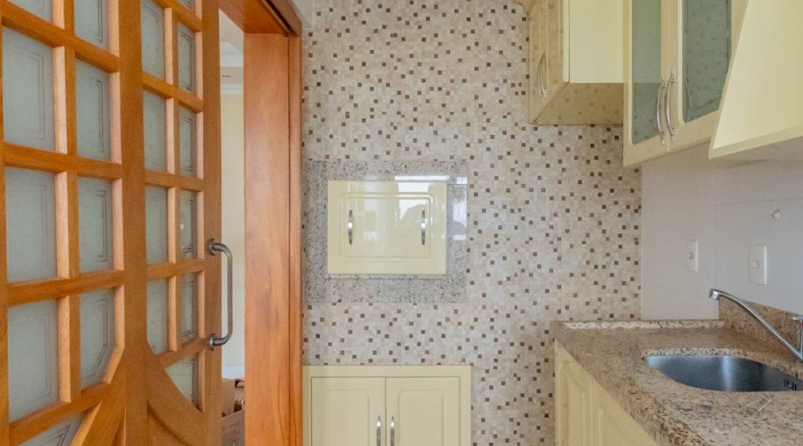 Apartamento à venda com 70m², 2 dormitórios, 1 suíte, 1 vaga, no bairro Menino Deus em Porto Alegre