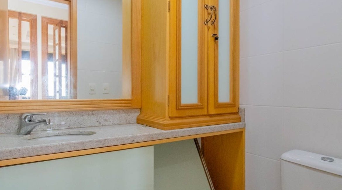 Apartamento à venda com 70m², 2 dormitórios, 1 suíte, 1 vaga, no bairro Menino Deus em Porto Alegre