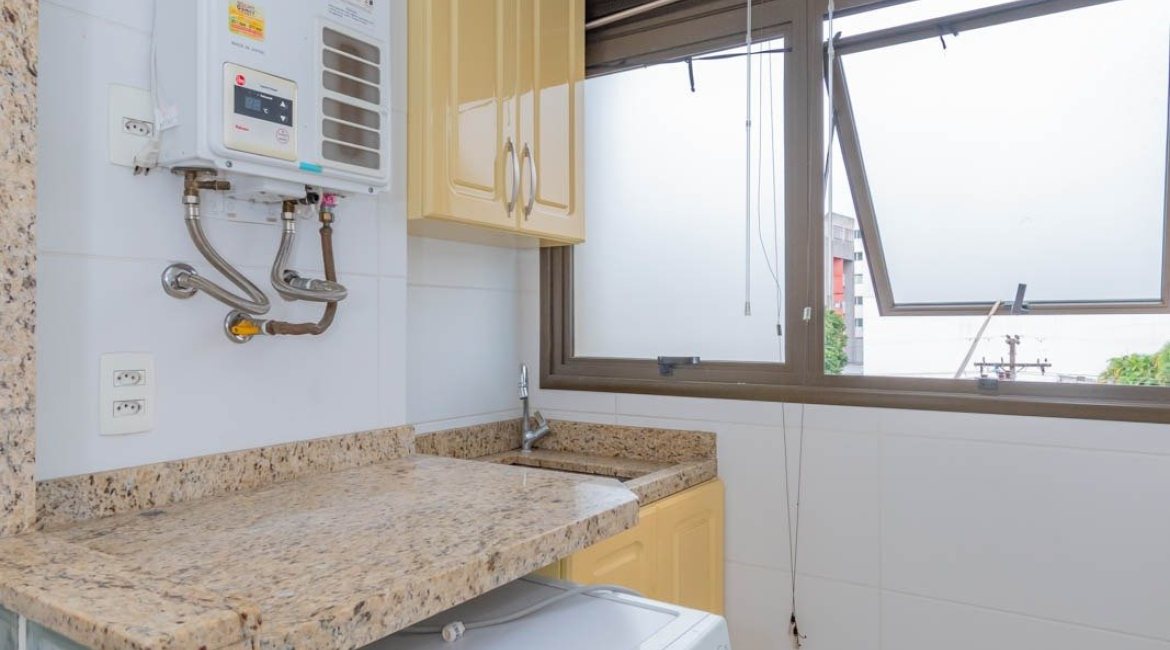 Apartamento à venda com 70m², 2 dormitórios, 1 suíte, 1 vaga, no bairro Menino Deus em Porto Alegre