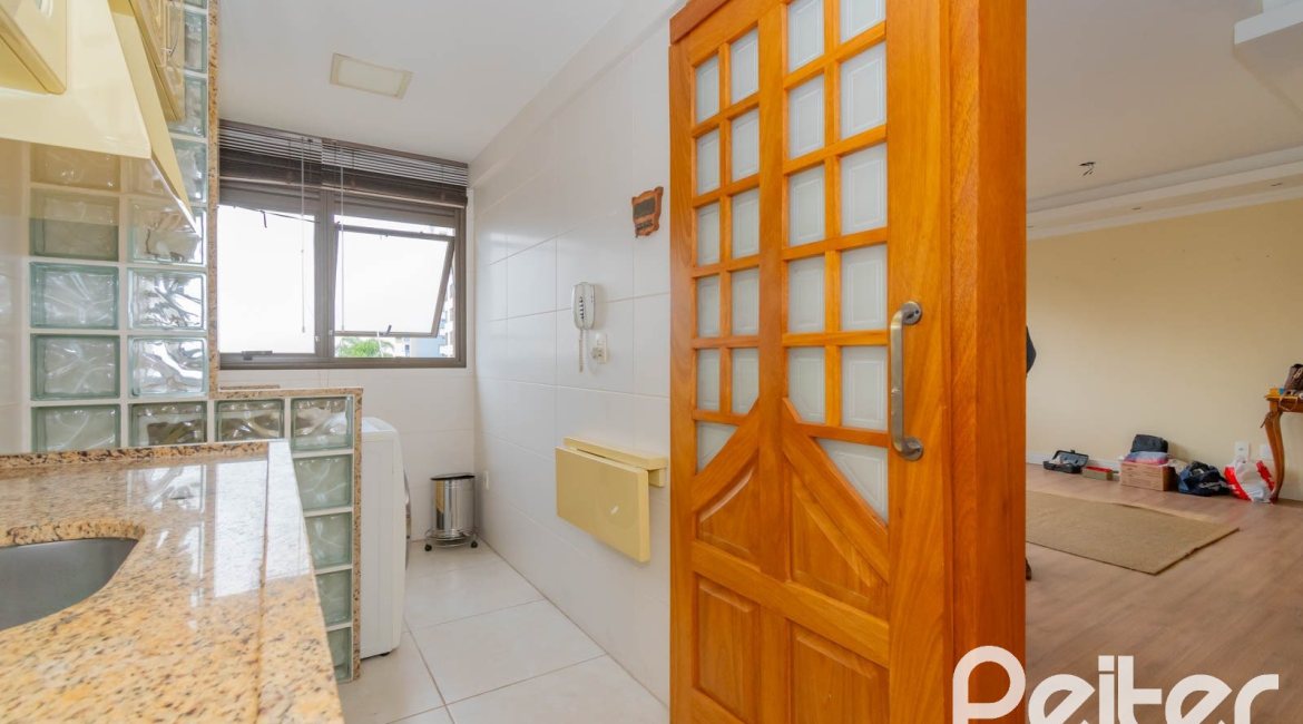 Apartamento à venda com 70m², 2 dormitórios, 1 suíte, 1 vaga, no bairro Menino Deus em Porto Alegre