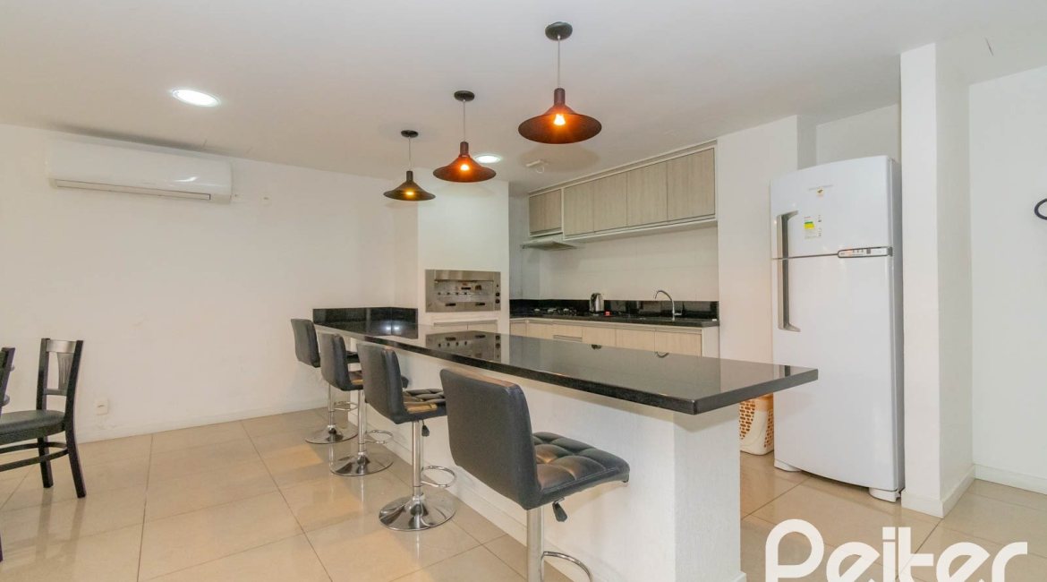 Apartamento à venda com 70m², 2 dormitórios, 1 suíte, 1 vaga, no bairro Menino Deus em Porto Alegre