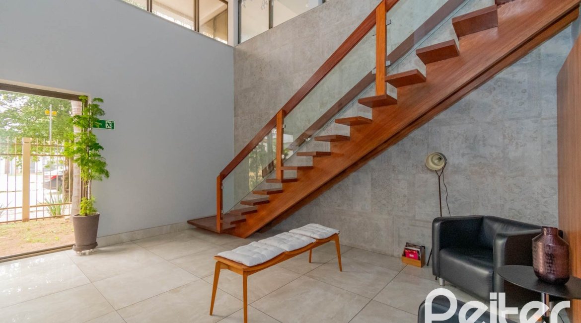 Apartamento à venda com 70m², 2 dormitórios, 1 suíte, 1 vaga, no bairro Menino Deus em Porto Alegre
