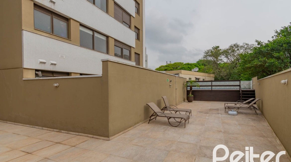 Apartamento à venda com 70m², 2 dormitórios, 1 suíte, 1 vaga, no bairro Menino Deus em Porto Alegre