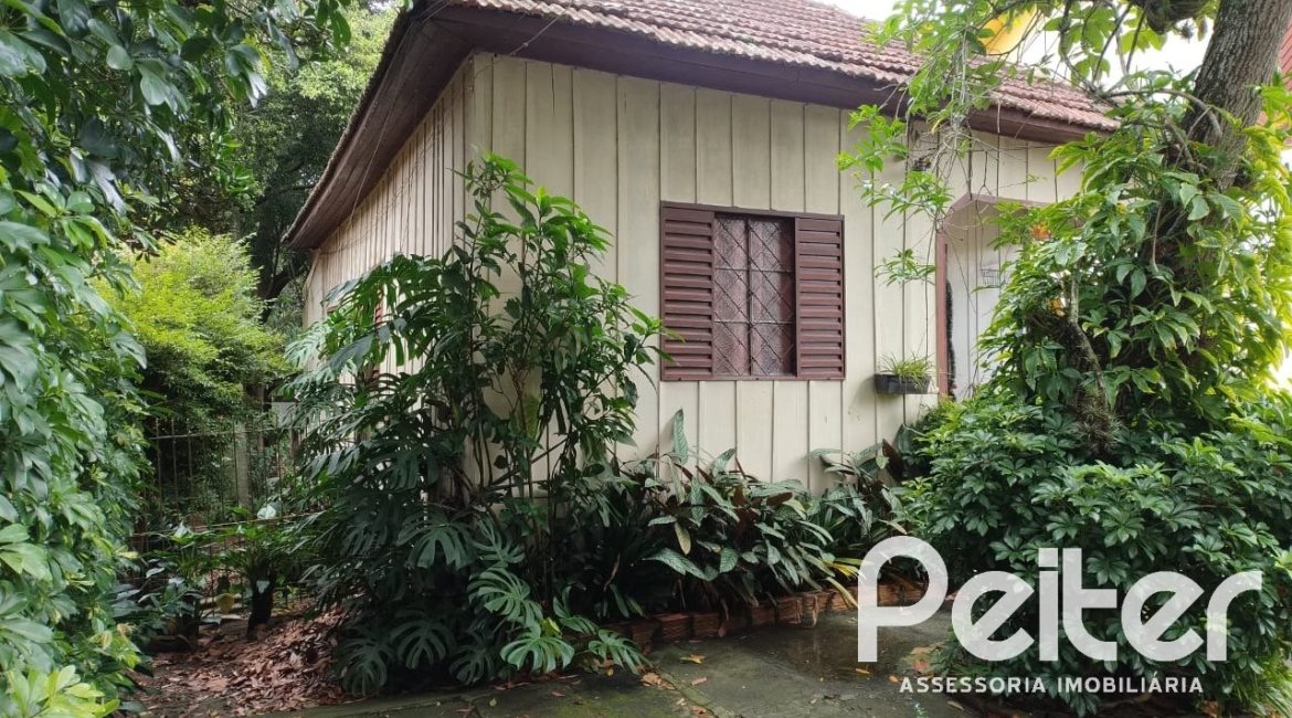 Terreno à venda com 715m², no bairro Tristeza em Porto Alegre