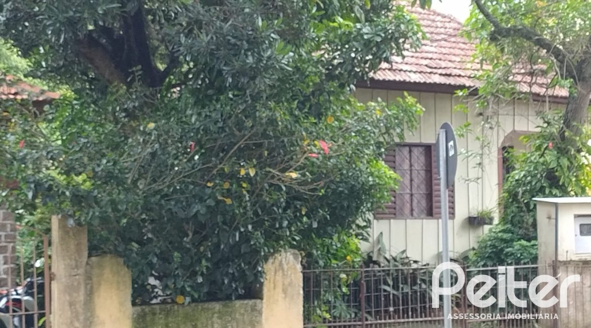 Terreno à venda com 715m², no bairro Tristeza em Porto Alegre