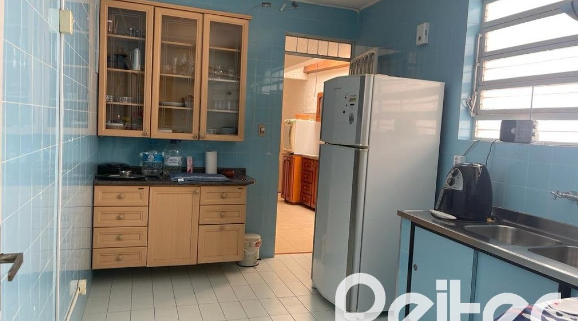 Casa à venda com 361m², 3 dormitórios, 4 vagas, no bairro Cidade Baixa em Porto Alegre