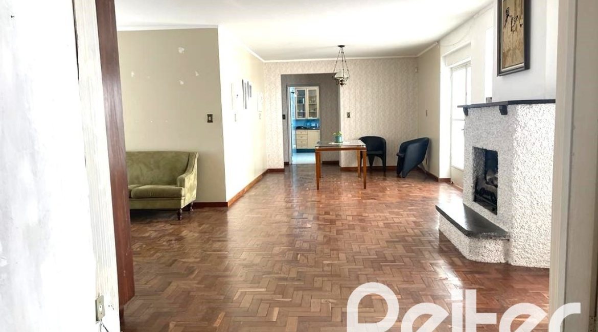 Casa à venda com 361m², 3 dormitórios, 4 vagas, no bairro Cidade Baixa em Porto Alegre