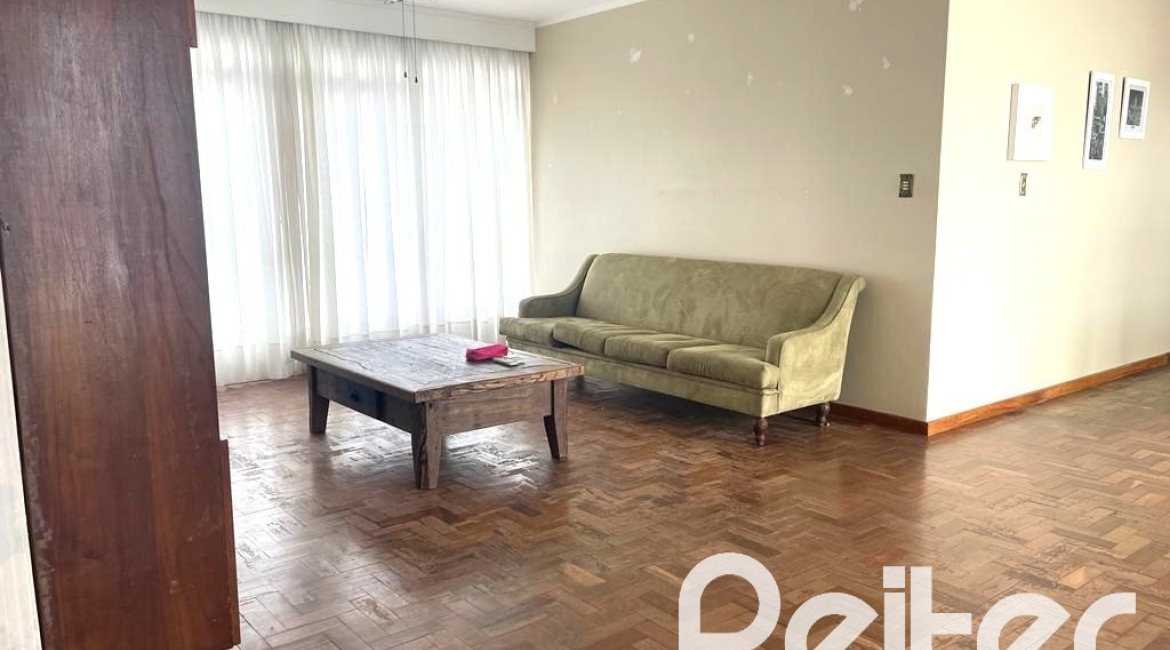 Casa à venda com 361m², 3 dormitórios, 4 vagas, no bairro Cidade Baixa em Porto Alegre