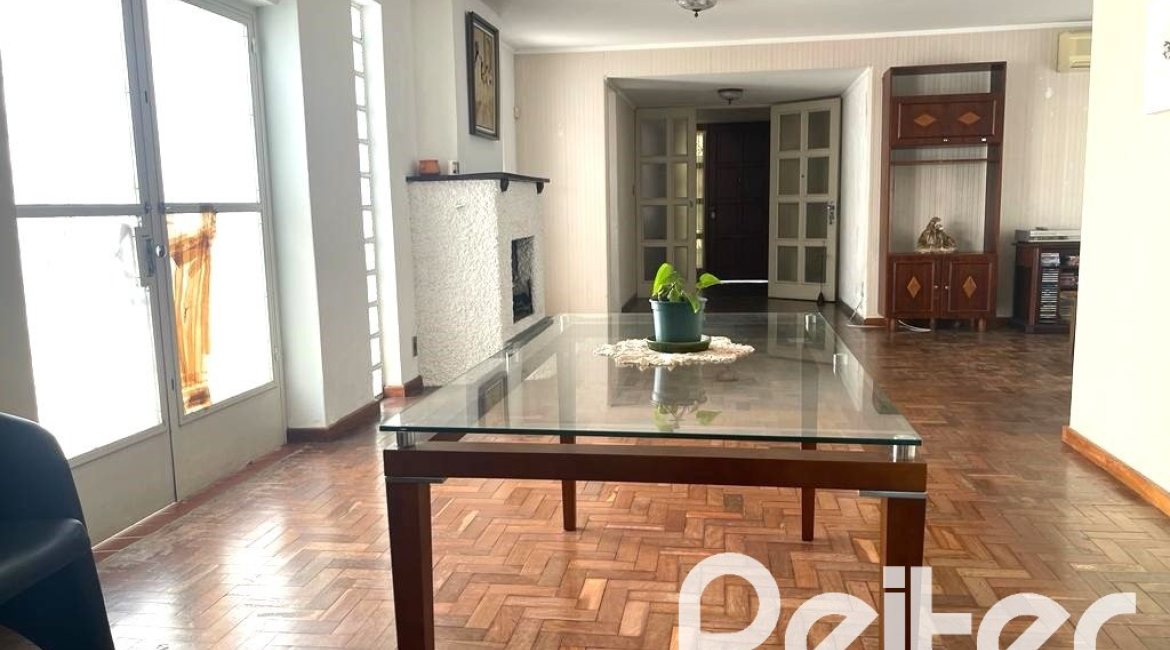 Casa à venda com 361m², 3 dormitórios, 4 vagas, no bairro Cidade Baixa em Porto Alegre