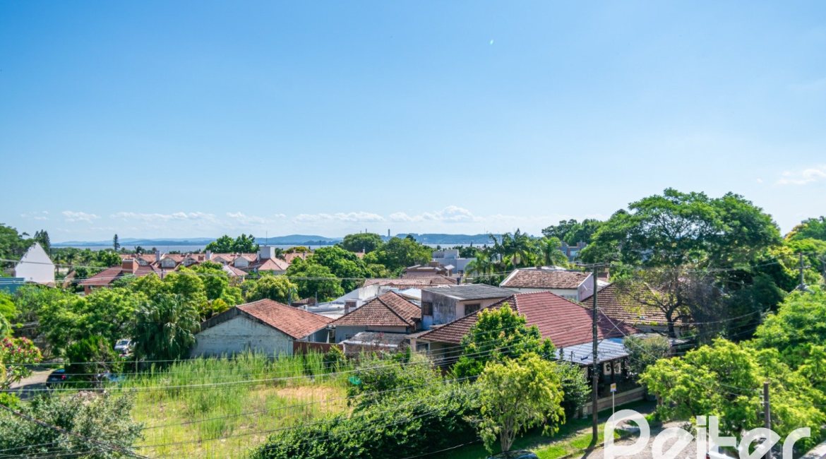 Casa à venda com 268m², 3 dormitórios, 3 suítes, 2 vagas, no bairro Vila Assunção em Porto Alegre
