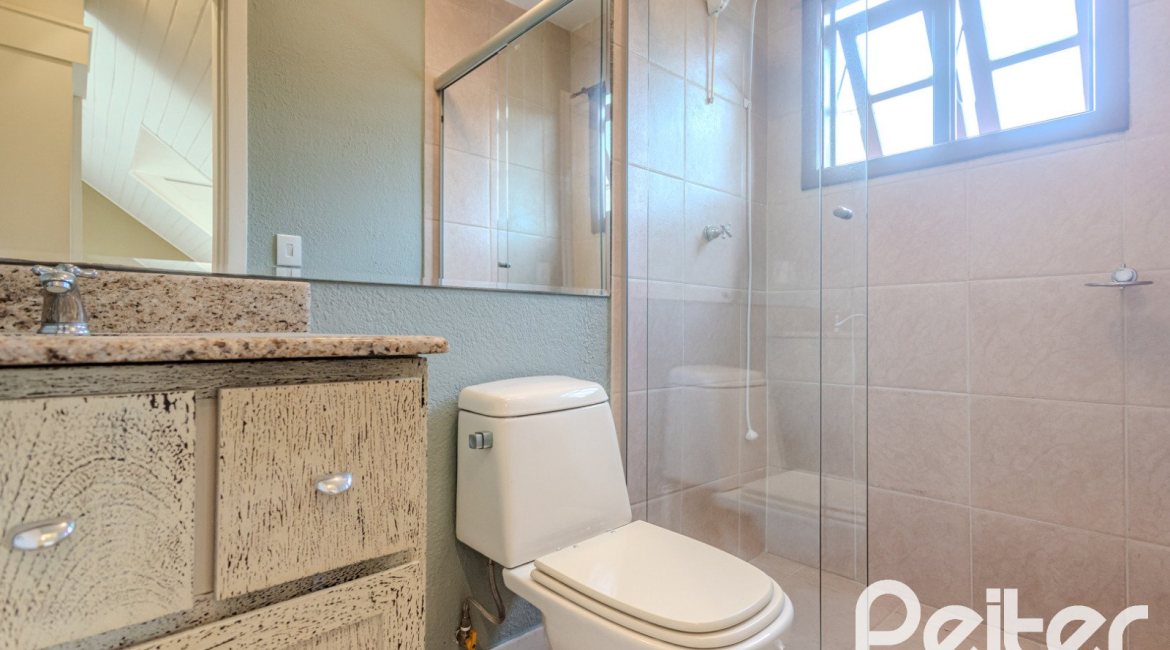 Casa em Condomínio à venda com 249m², 3 dormitórios, 1 suíte, 3 vagas, no bairro Vila Assunção em Porto Alegre