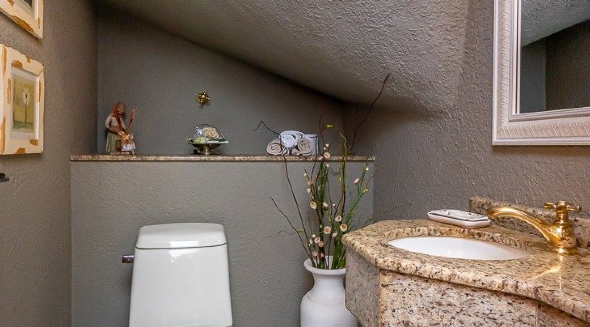 Casa em Condomínio à venda com 249m², 3 dormitórios, 1 suíte, 3 vagas, no bairro Vila Assunção em Porto Alegre