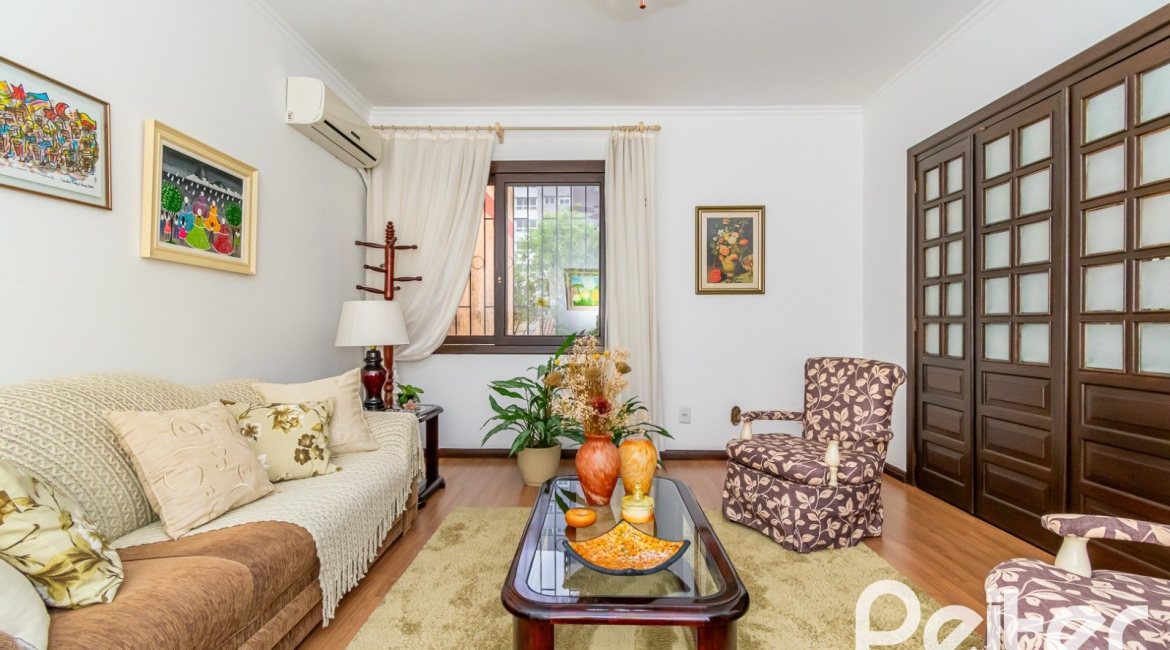 Cobertura à venda com 302m², 3 dormitórios, 1 suíte, 2 vagas, no bairro Tristeza em Porto Alegre