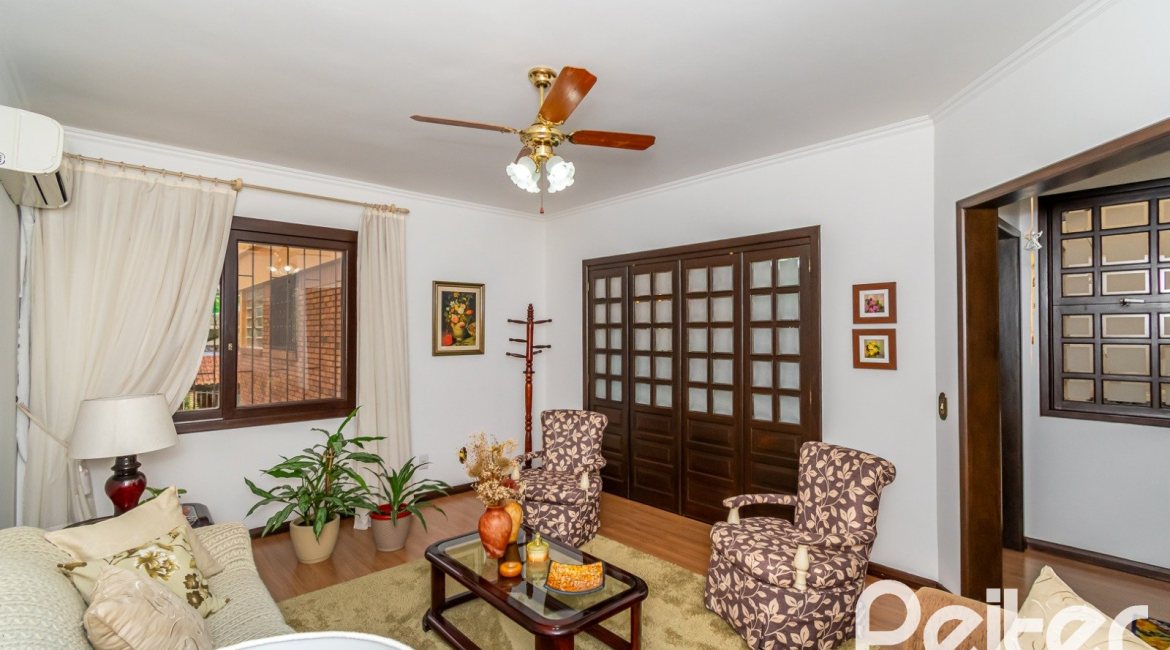 Cobertura à venda com 302m², 3 dormitórios, 1 suíte, 2 vagas, no bairro Tristeza em Porto Alegre