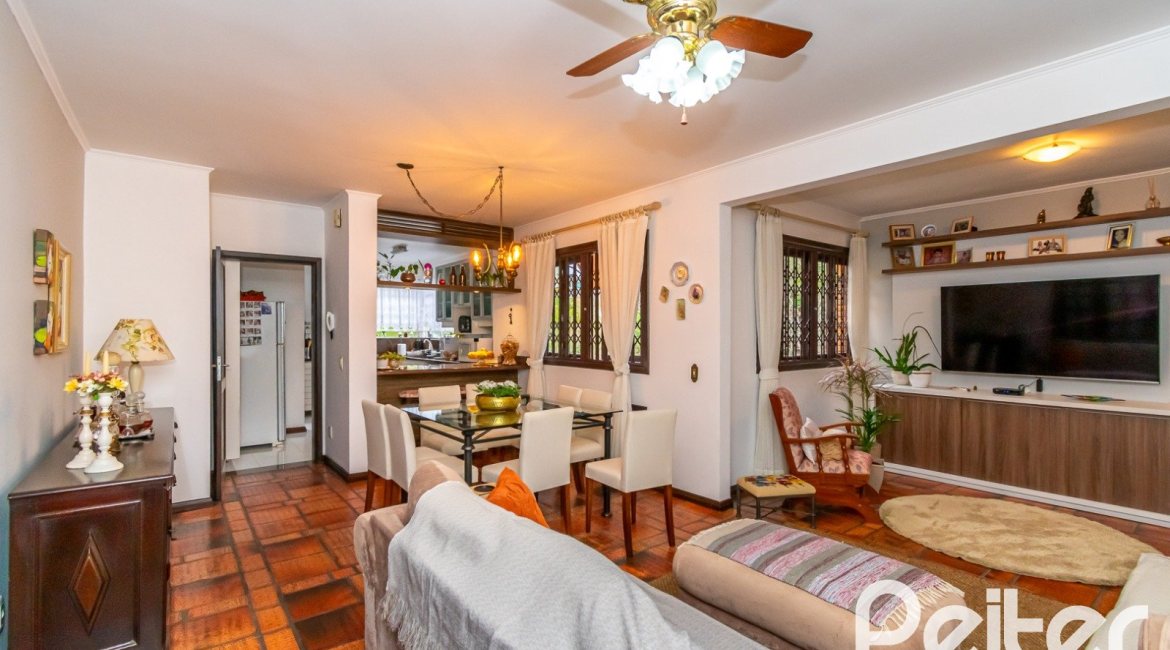 Cobertura à venda com 302m², 3 dormitórios, 1 suíte, 2 vagas, no bairro Tristeza em Porto Alegre