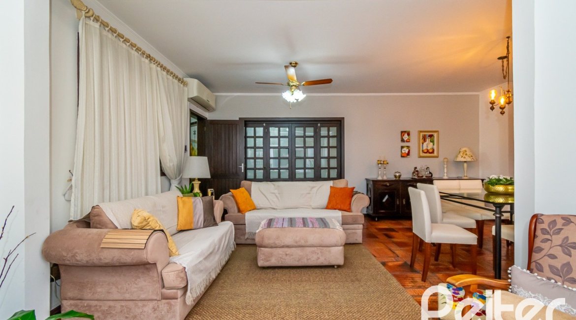 Cobertura à venda com 302m², 3 dormitórios, 1 suíte, 2 vagas, no bairro Tristeza em Porto Alegre