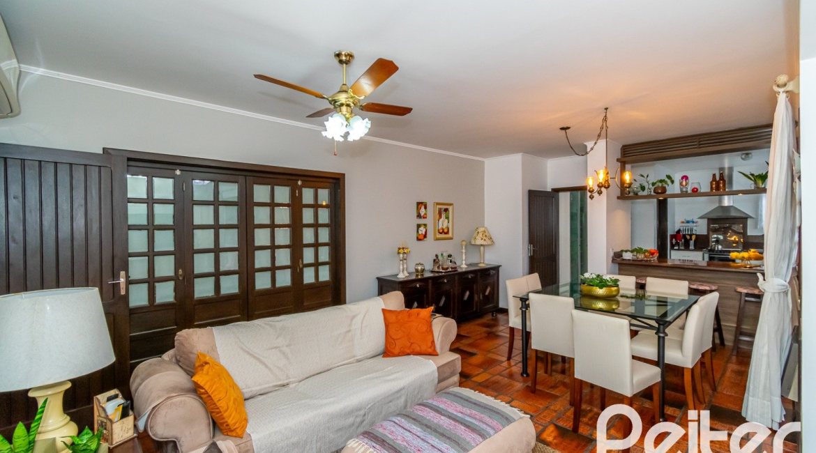 Cobertura à venda com 302m², 3 dormitórios, 1 suíte, 2 vagas, no bairro Tristeza em Porto Alegre