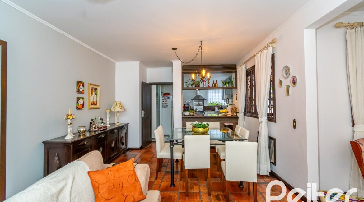 Cobertura à venda com 302m², 3 dormitórios, 1 suíte, 2 vagas, no bairro Tristeza em Porto Alegre