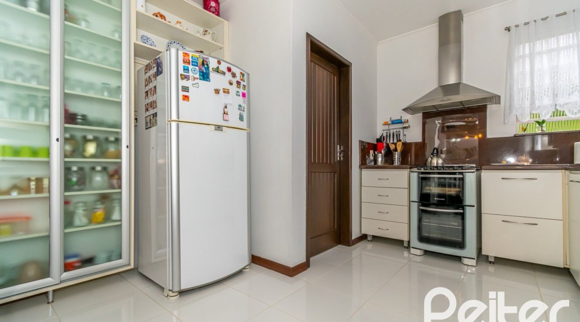 Cobertura à venda com 302m², 3 dormitórios, 1 suíte, 2 vagas, no bairro Tristeza em Porto Alegre