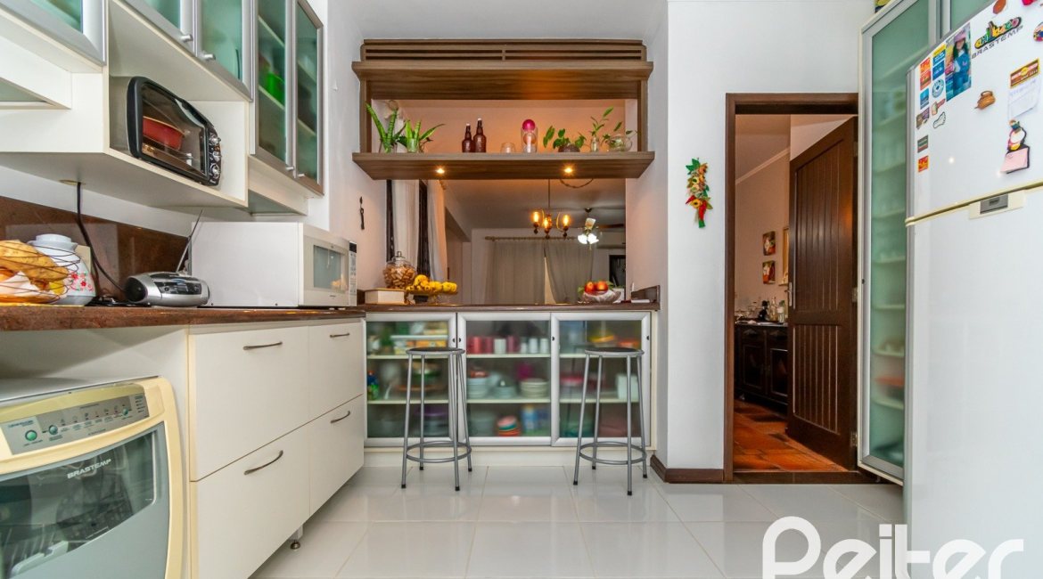 Cobertura à venda com 302m², 3 dormitórios, 1 suíte, 2 vagas, no bairro Tristeza em Porto Alegre