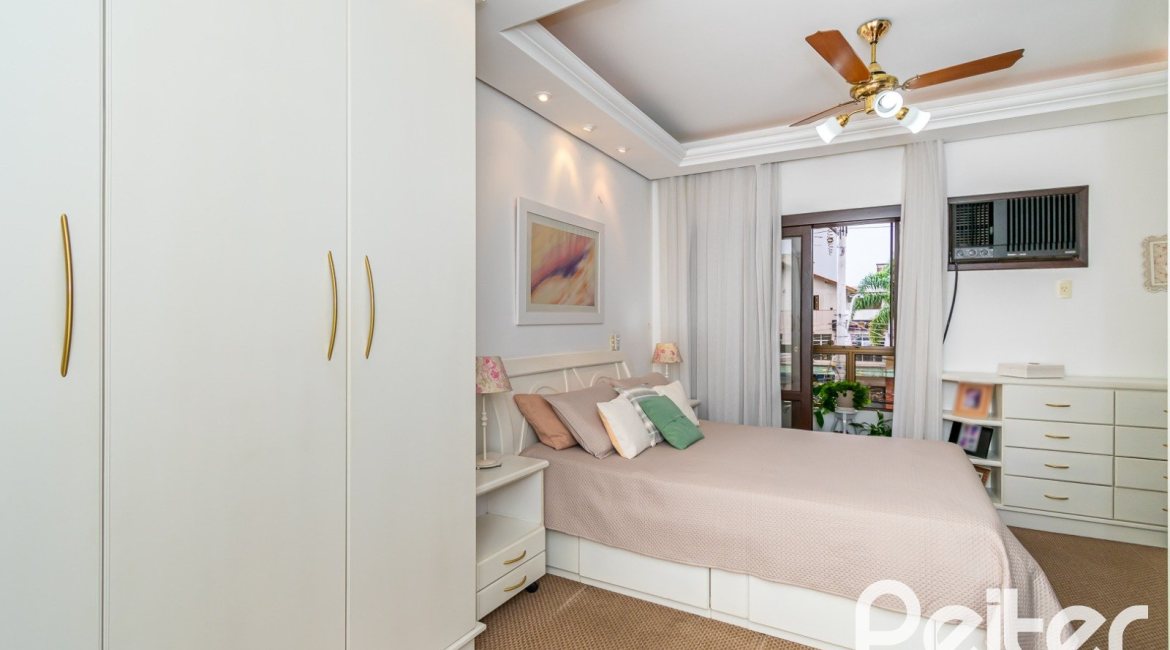 Cobertura à venda com 302m², 3 dormitórios, 1 suíte, 2 vagas, no bairro Tristeza em Porto Alegre