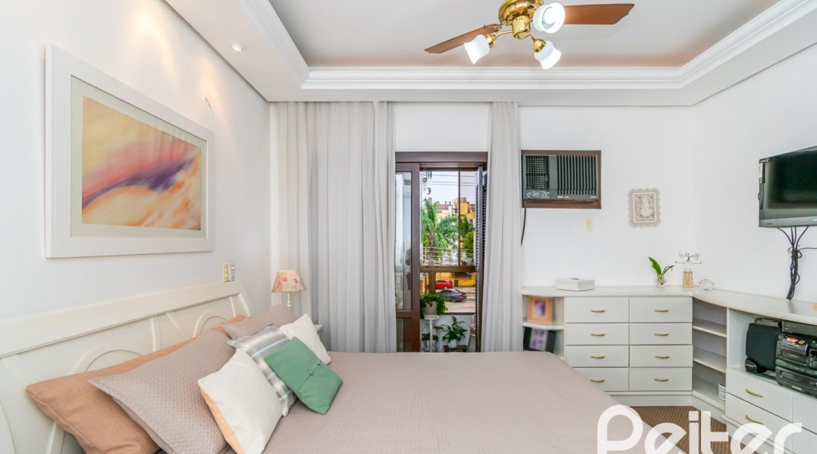 Cobertura à venda com 302m², 3 dormitórios, 1 suíte, 2 vagas, no bairro Tristeza em Porto Alegre