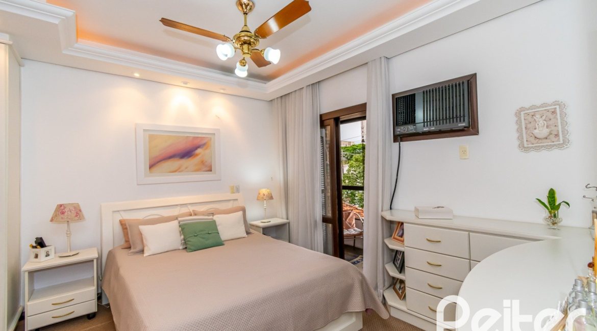 Cobertura à venda com 302m², 3 dormitórios, 1 suíte, 2 vagas, no bairro Tristeza em Porto Alegre