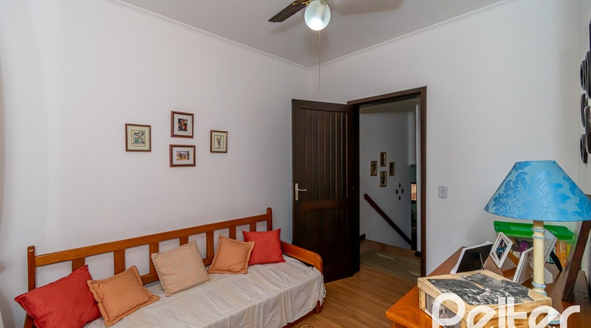 Cobertura à venda com 302m², 3 dormitórios, 1 suíte, 2 vagas, no bairro Tristeza em Porto Alegre