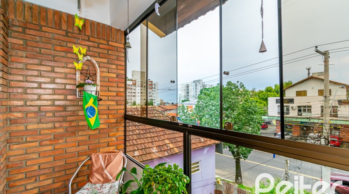 Cobertura à venda com 302m², 3 dormitórios, 1 suíte, 2 vagas, no bairro Tristeza em Porto Alegre