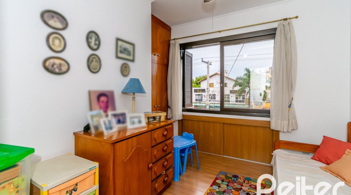 Cobertura à venda com 302m², 3 dormitórios, 1 suíte, 2 vagas, no bairro Tristeza em Porto Alegre