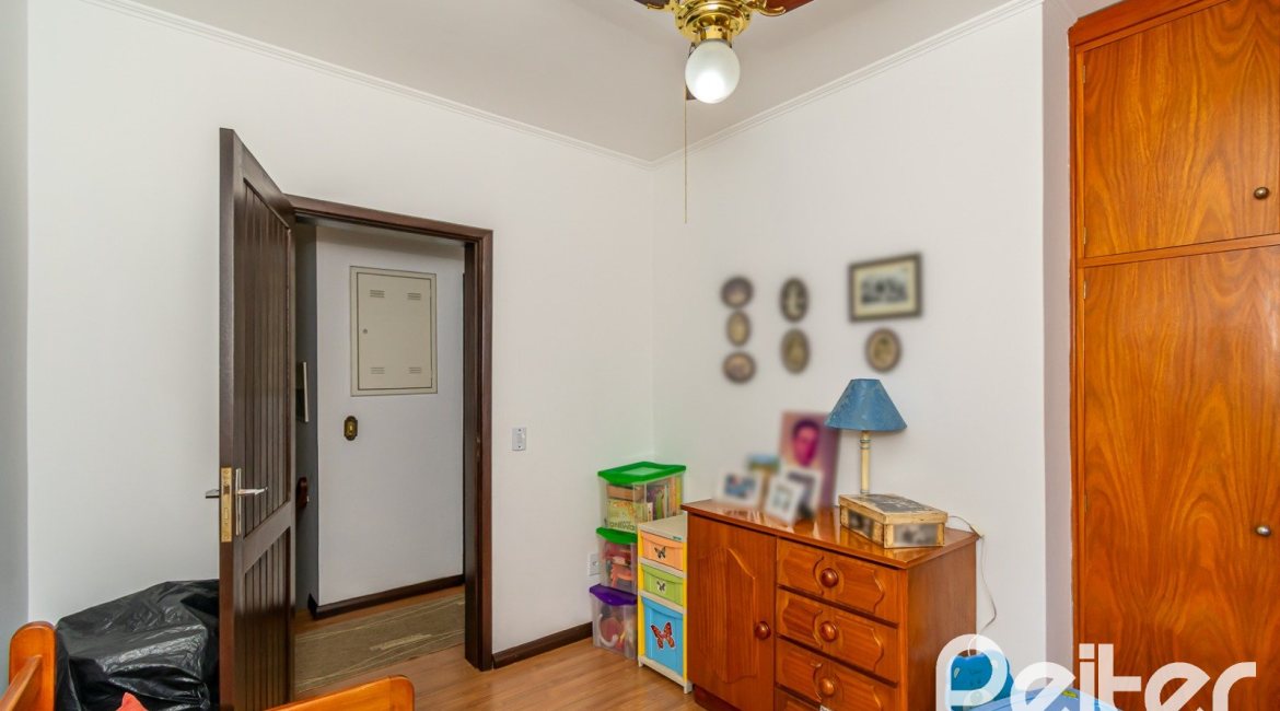 Cobertura à venda com 302m², 3 dormitórios, 1 suíte, 2 vagas, no bairro Tristeza em Porto Alegre