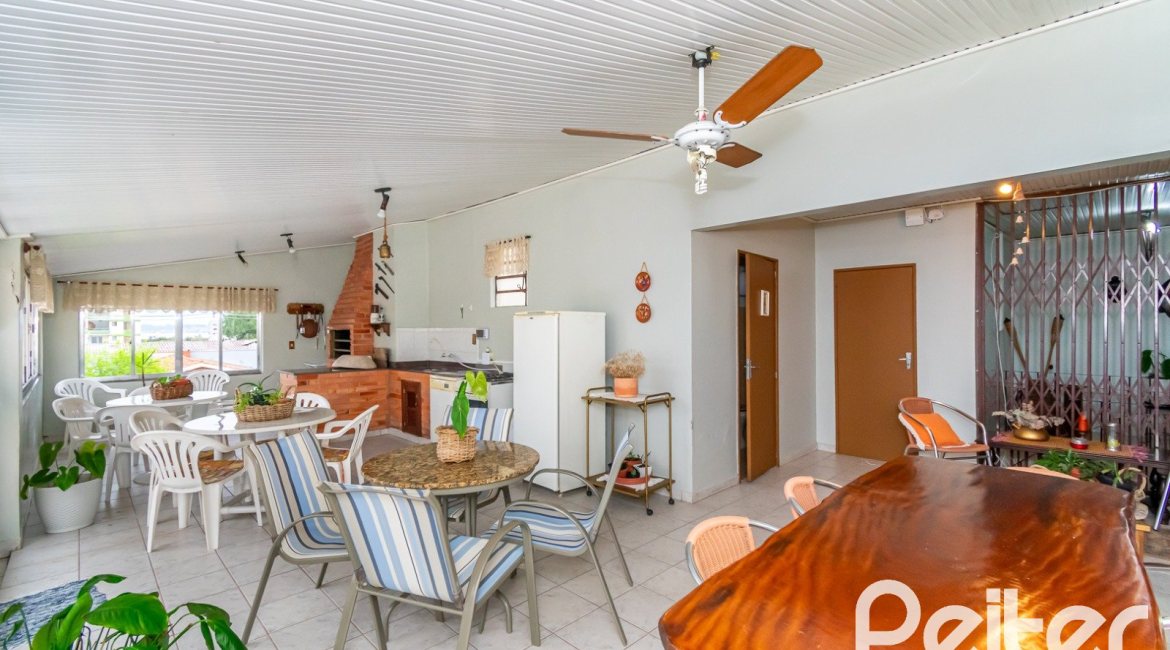 Cobertura à venda com 302m², 3 dormitórios, 1 suíte, 2 vagas, no bairro Tristeza em Porto Alegre