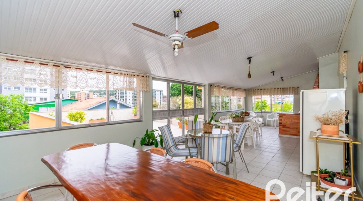 Cobertura à venda com 302m², 3 dormitórios, 1 suíte, 2 vagas, no bairro Tristeza em Porto Alegre