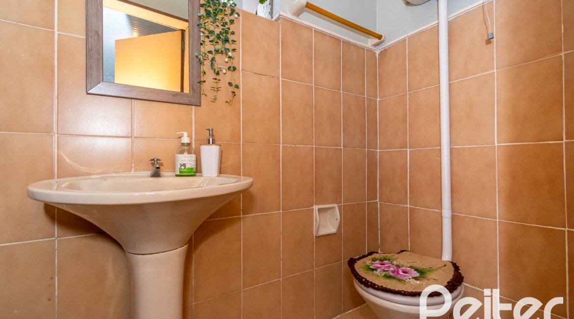 Cobertura à venda com 302m², 3 dormitórios, 1 suíte, 2 vagas, no bairro Tristeza em Porto Alegre