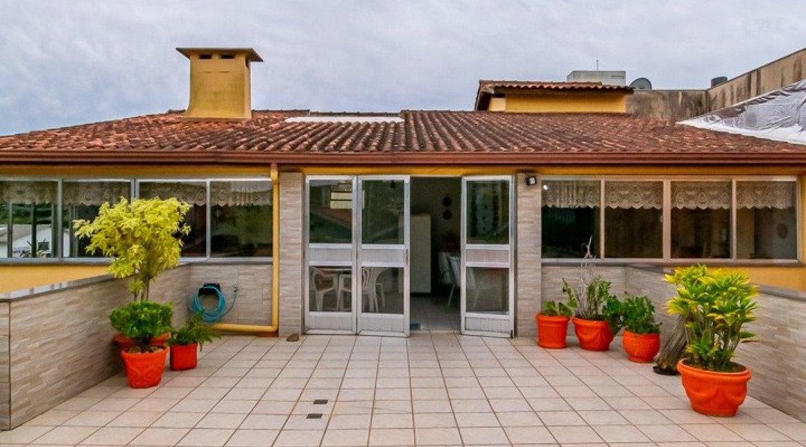 Cobertura à venda com 302m², 3 dormitórios, 1 suíte, 2 vagas, no bairro Tristeza em Porto Alegre