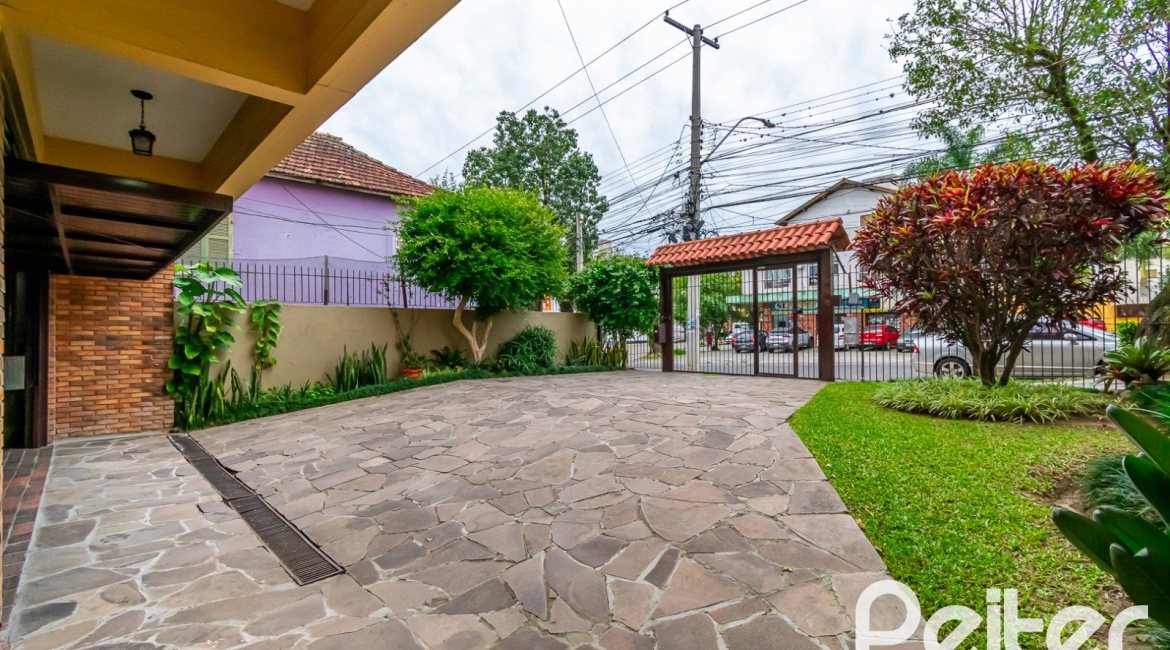 Cobertura à venda com 302m², 3 dormitórios, 1 suíte, 2 vagas, no bairro Tristeza em Porto Alegre