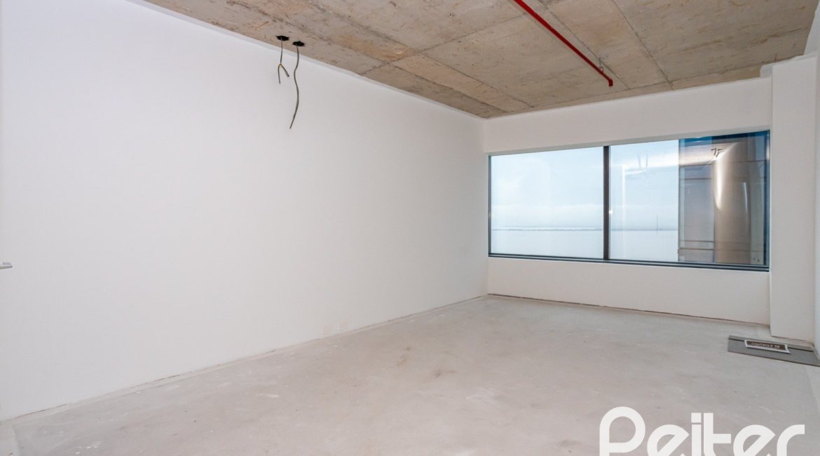 Comercial à venda com 158m², 3 vagas, no bairro Cristal em Porto Alegre