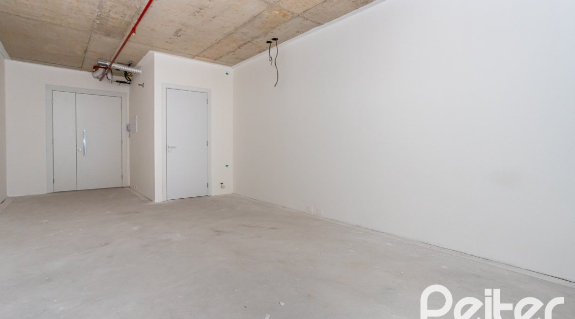 Comercial à venda com 158m², 3 vagas, no bairro Cristal em Porto Alegre