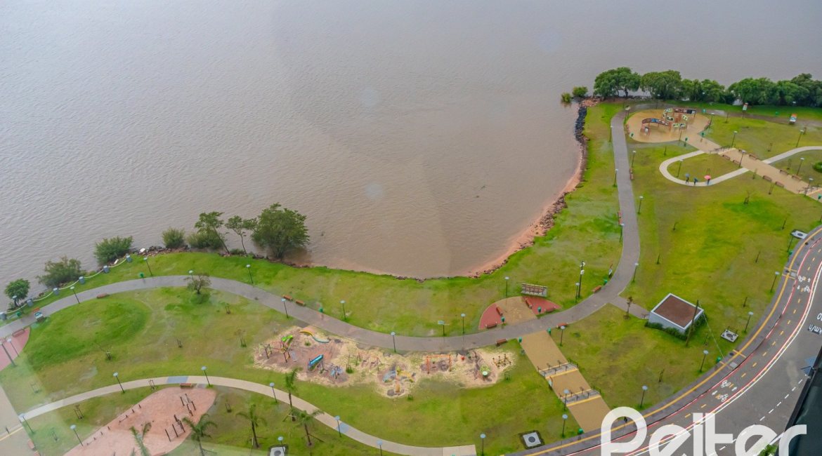 Comercial à venda com 158m², 3 vagas, no bairro Cristal em Porto Alegre