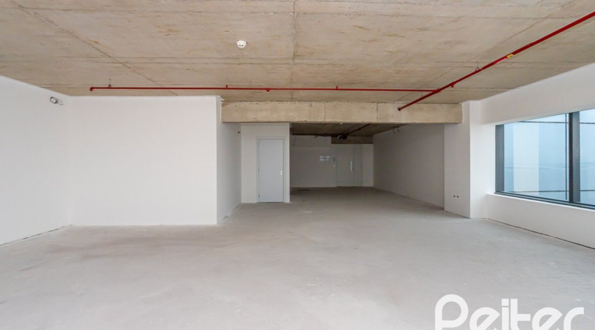 Comercial à venda com 158m², 3 vagas, no bairro Cristal em Porto Alegre