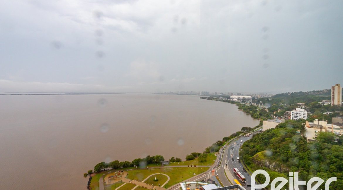 Comercial à venda com 158m², 3 vagas, no bairro Cristal em Porto Alegre