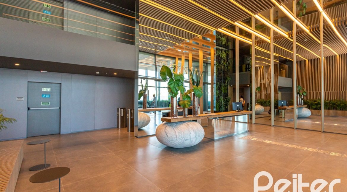 Comercial à venda com 31m², 1 vaga, no bairro Cristal em PORTO ALEGRE