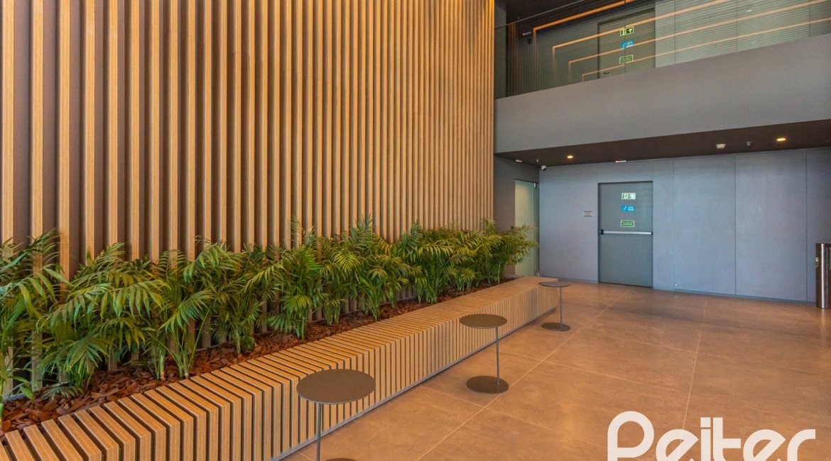 Comercial à venda com 31m², 1 vaga, no bairro Cristal em PORTO ALEGRE