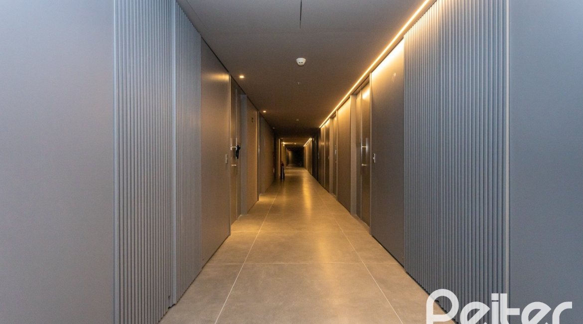 Comercial à venda com 31m², 1 vaga, no bairro Cristal em PORTO ALEGRE