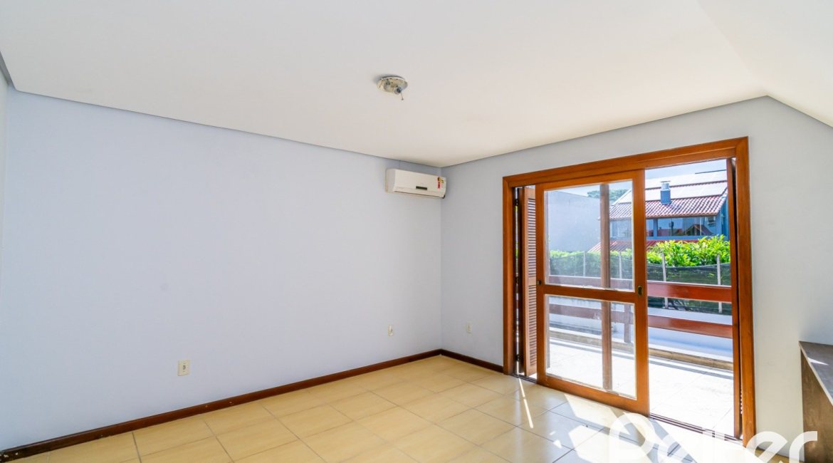 Casa à venda com 191m², 3 dormitórios, 1 suíte, 2 vagas, no bairro Guarujá em Porto Alegre