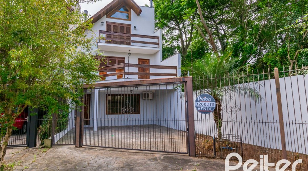 Casa à venda com 191m², 3 dormitórios, 1 suíte, 2 vagas, no bairro Guarujá em Porto Alegre
